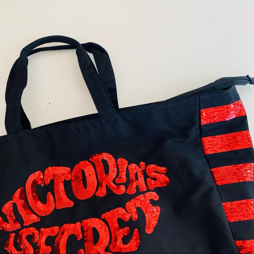 Victoria’s Secret Sequin Lips Large Tote Bag - Picture 4 of 9